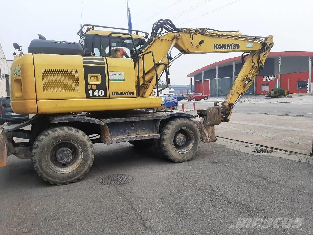 Komatsu PW 140-7 Gumikerekes kotrók