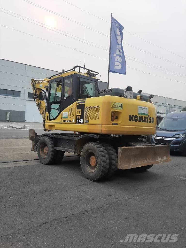 Komatsu PW 140-7 Gumikerekes kotrók
