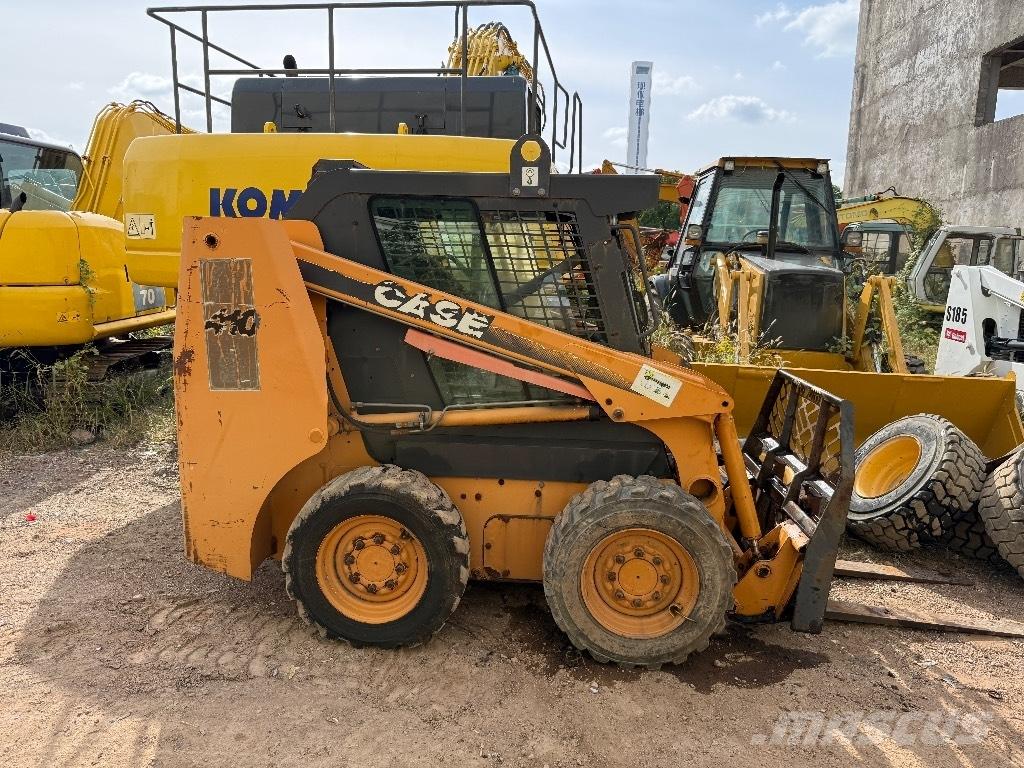 CASE 410 Kompaktrakodók