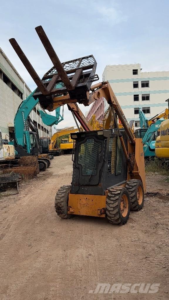 CASE 410 Kompaktrakodók