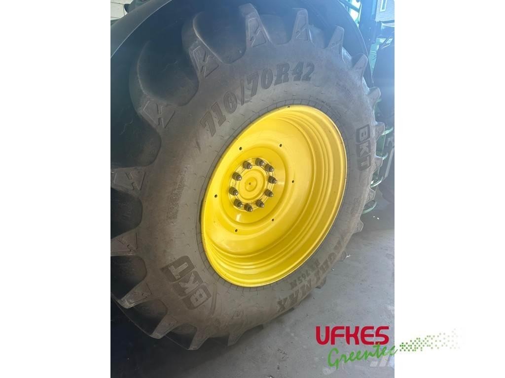 John Deere 6215 R Traktorok