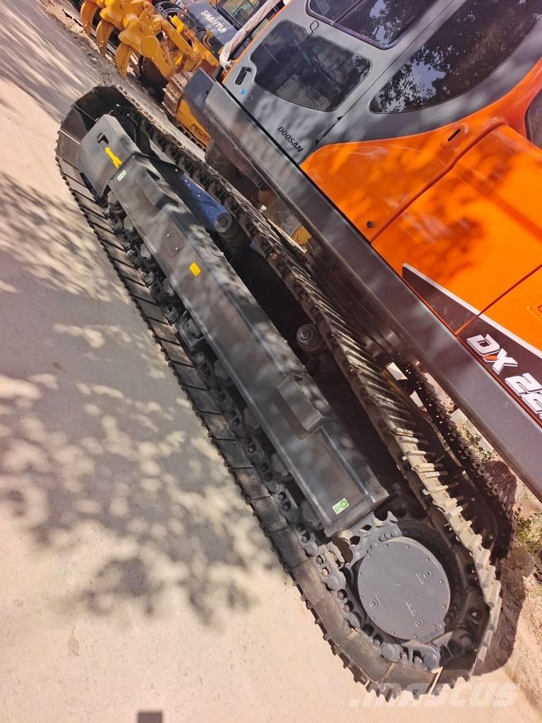 Doosan DX 225 LCA Lánctalpas kotrók