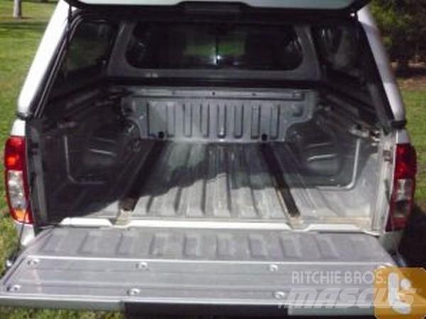 Nissan NAVARA ST-X Transporterek