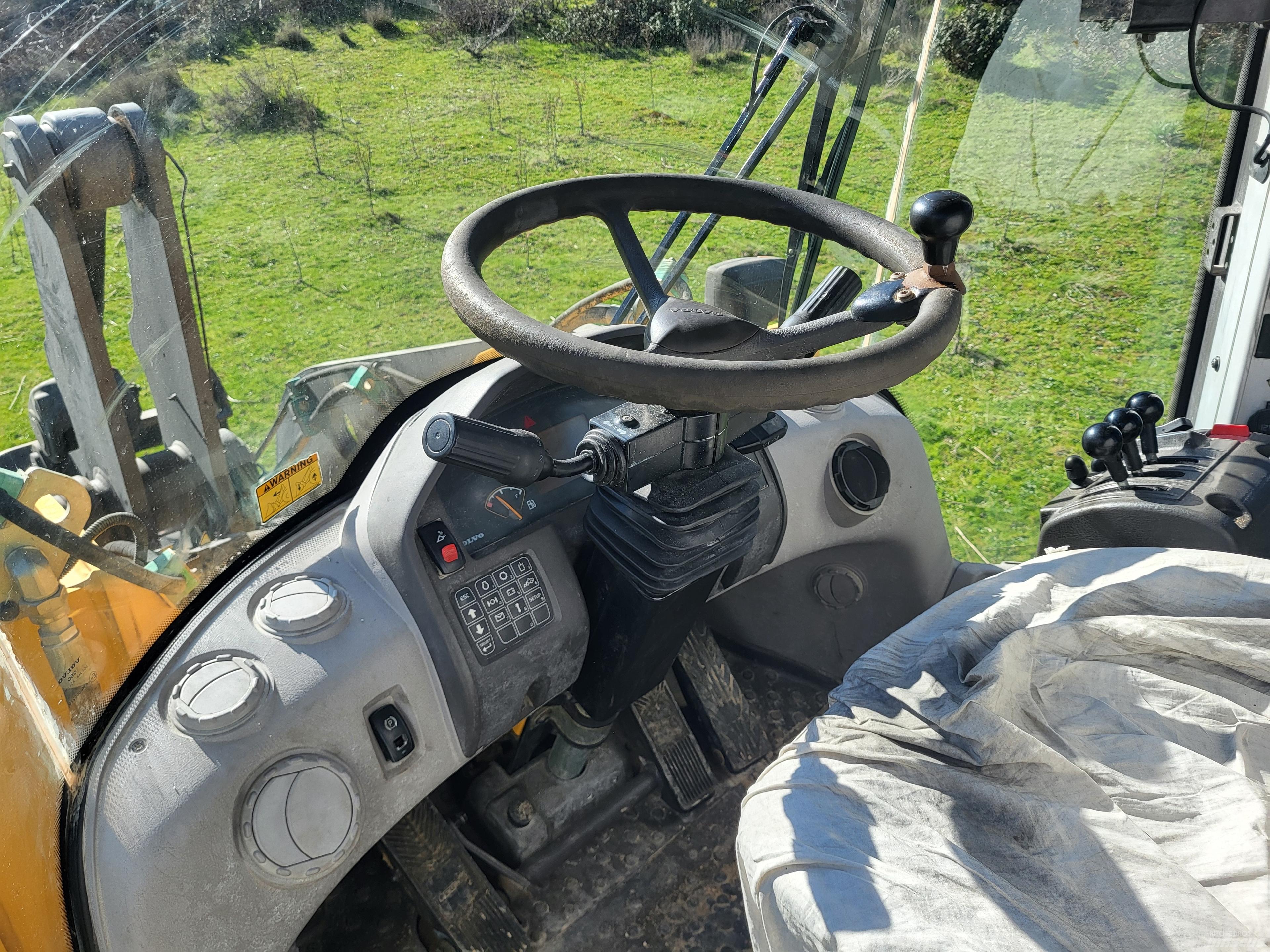 Volvo L90f Gumikerekes homlokrakodók