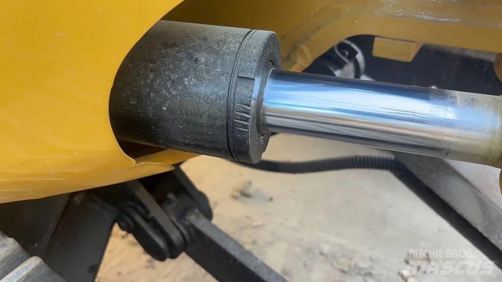 CAT 303.5 Mini kotrók < 7t