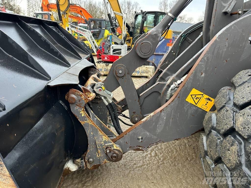 Volvo L 120 H Gumikerekes homlokrakodók