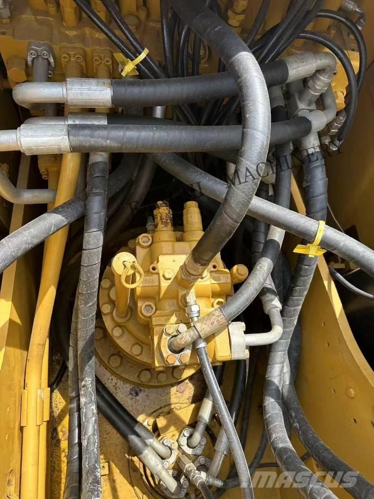 CAT 323 D2 Lánctalpas kotrók