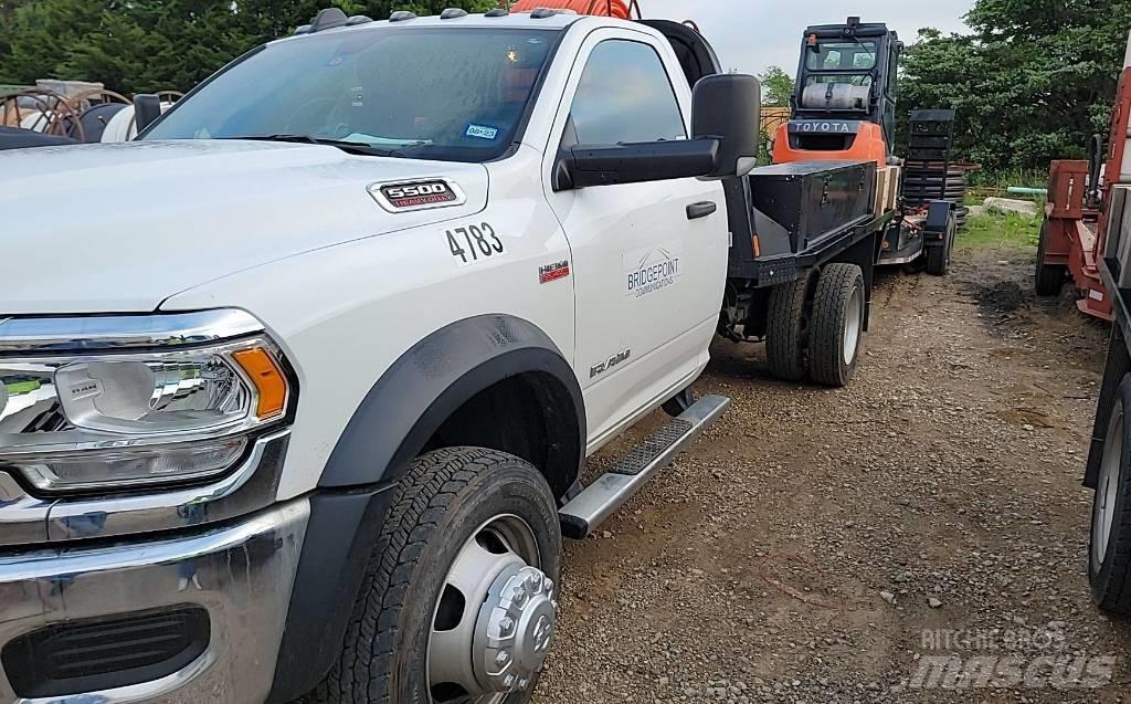 RAM 5500 Platós / Ponyvás teherautók