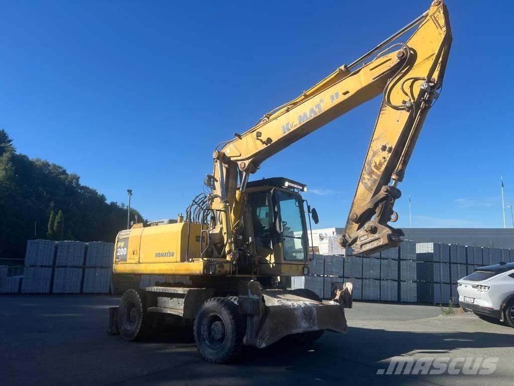 Komatsu PW 200-7 Gumikerekes kotrók