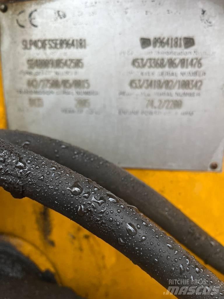 JCB 4 X Gumikerekes homlokrakodók