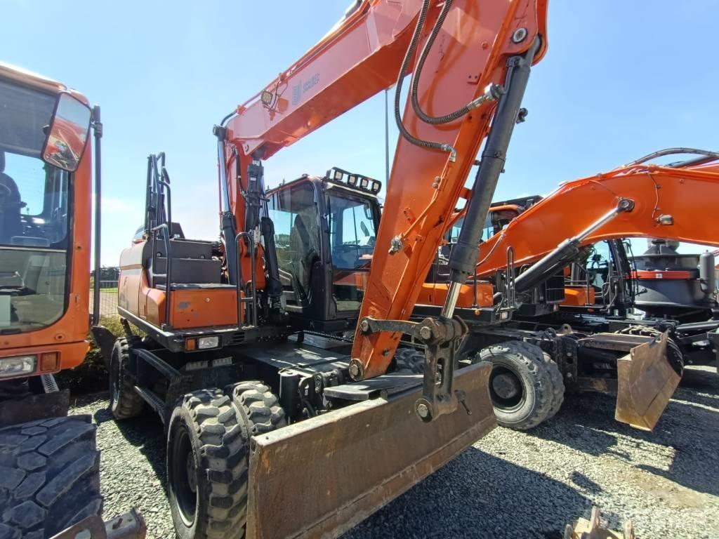 Doosan DX140W-5 Gumikerekes kotrók