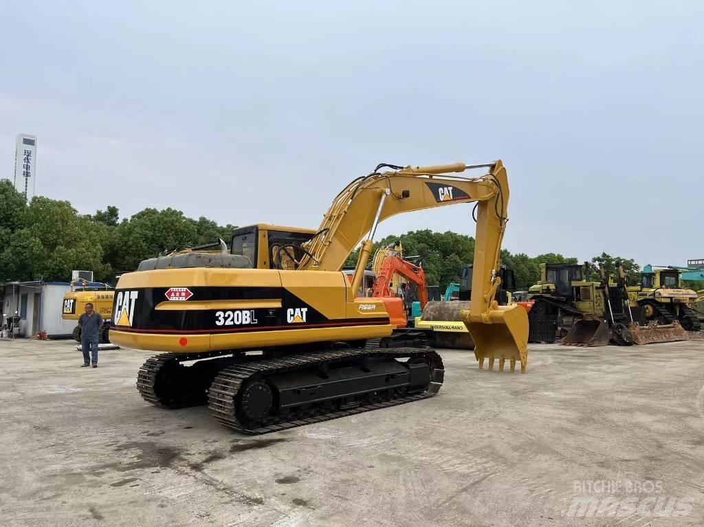 CAT 320 B L Lánctalpas kotrók