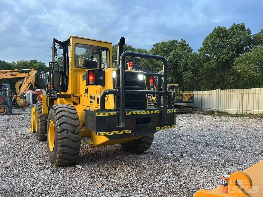 Komatsu WA 320-3 Gumikerekes homlokrakodók