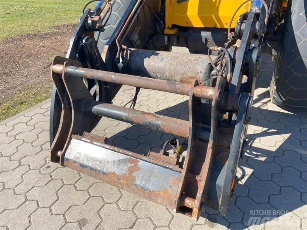 JCB 437 HT Gumikerekes homlokrakodók