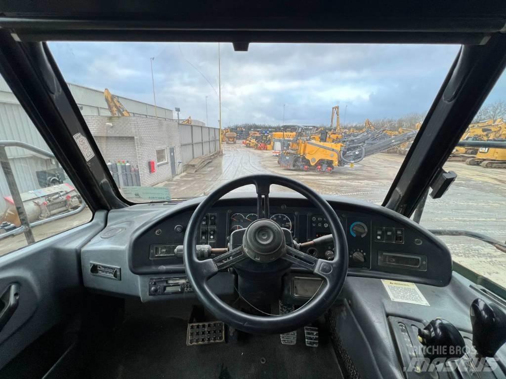 CAT 725 Csuklósdömperek