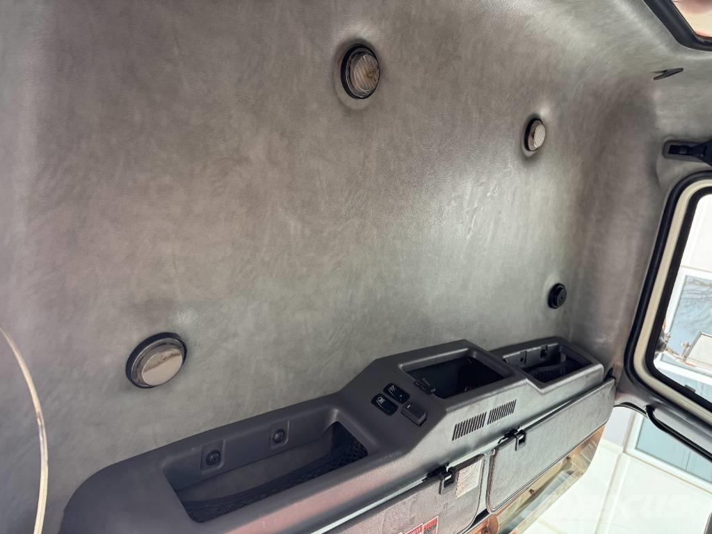 Mack GU813 Billenő teherautók