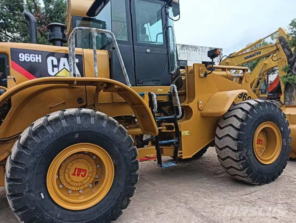 CAT 966 H Gumikerekes homlokrakodók
