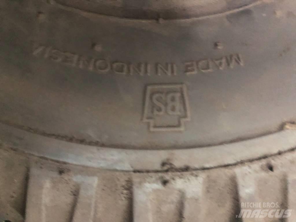 Bridgestone 21x8-9 Gumiabroncsok, kerekek és felnik