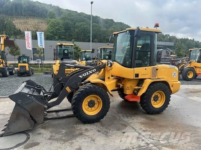 Volvo L 30 G Gumikerekes homlokrakodók
