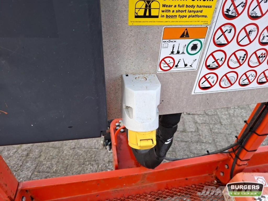 SkyJack SJ85 AJ Karos emelők