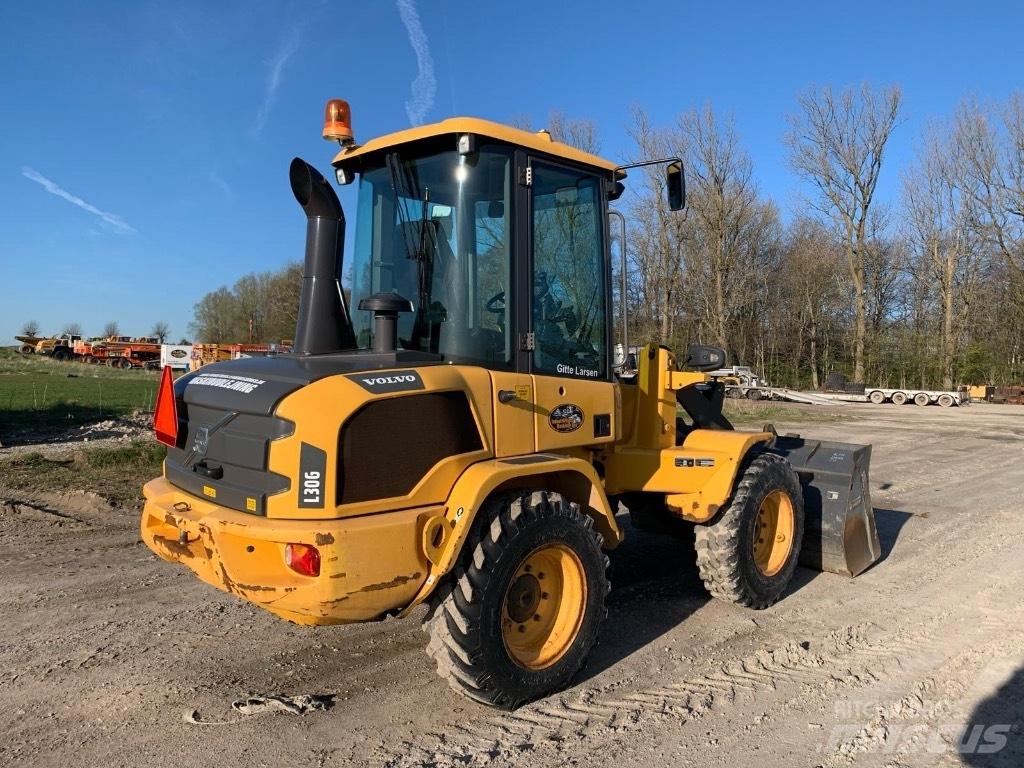 Volvo L 30 G Gumikerekes homlokrakodók