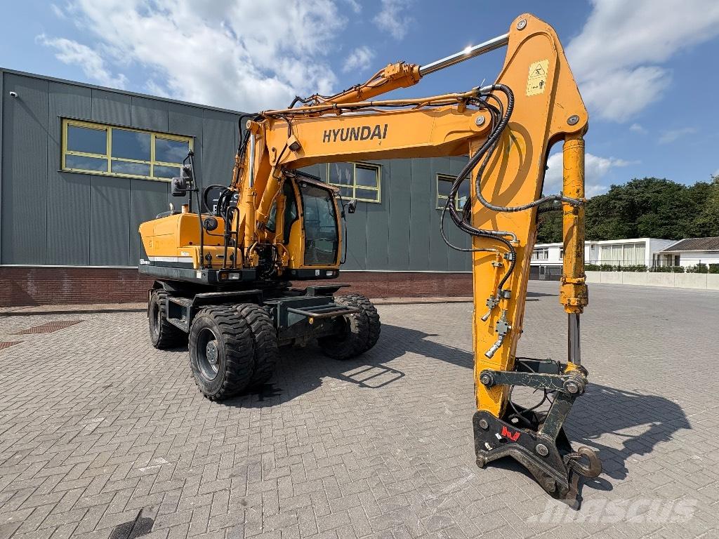 Hyundai 160W9-A Gumikerekes kotrók