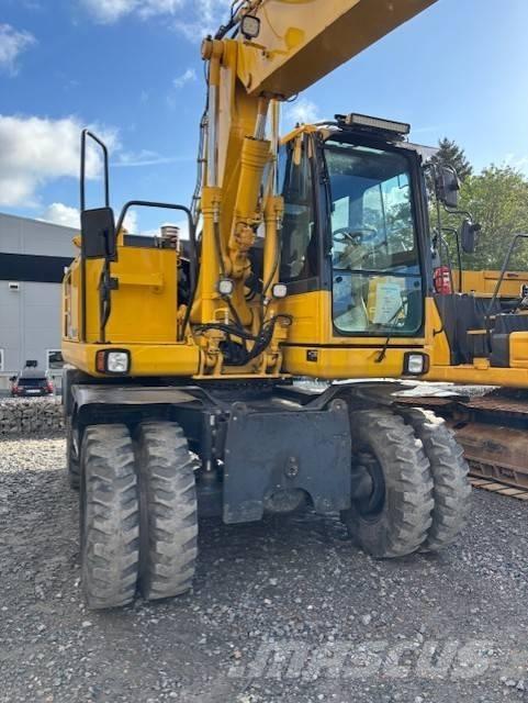 Komatsu PW 148-8 Gumikerekes kotrók