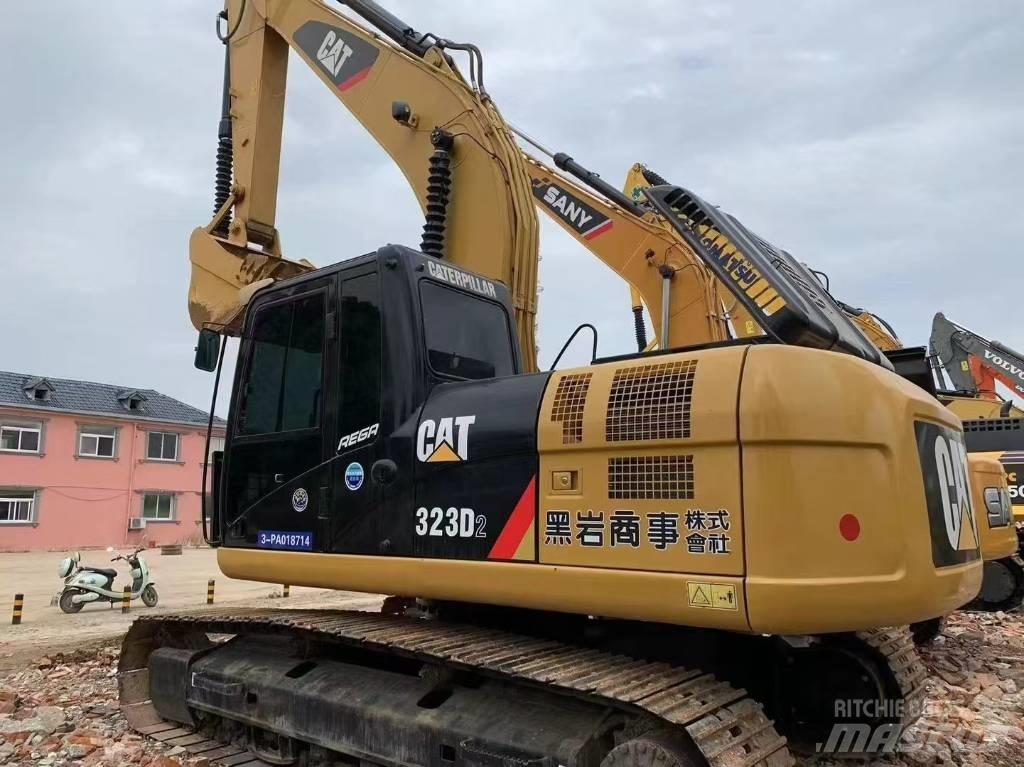 CAT 323 D L Lánctalpas kotrók