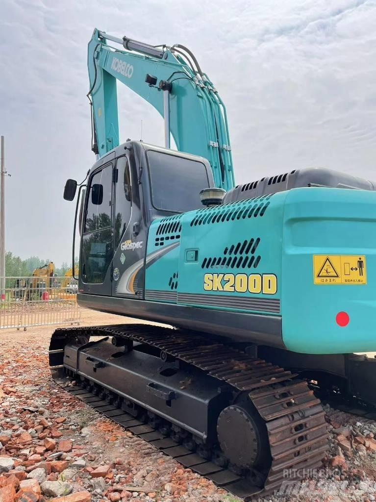 Kobelco 200 Lánctalpas kotrók