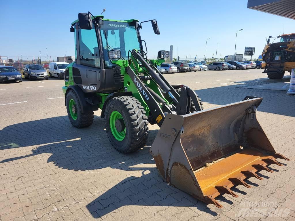 Volvo JL25H ELECTRIC Gumikerekes homlokrakodók