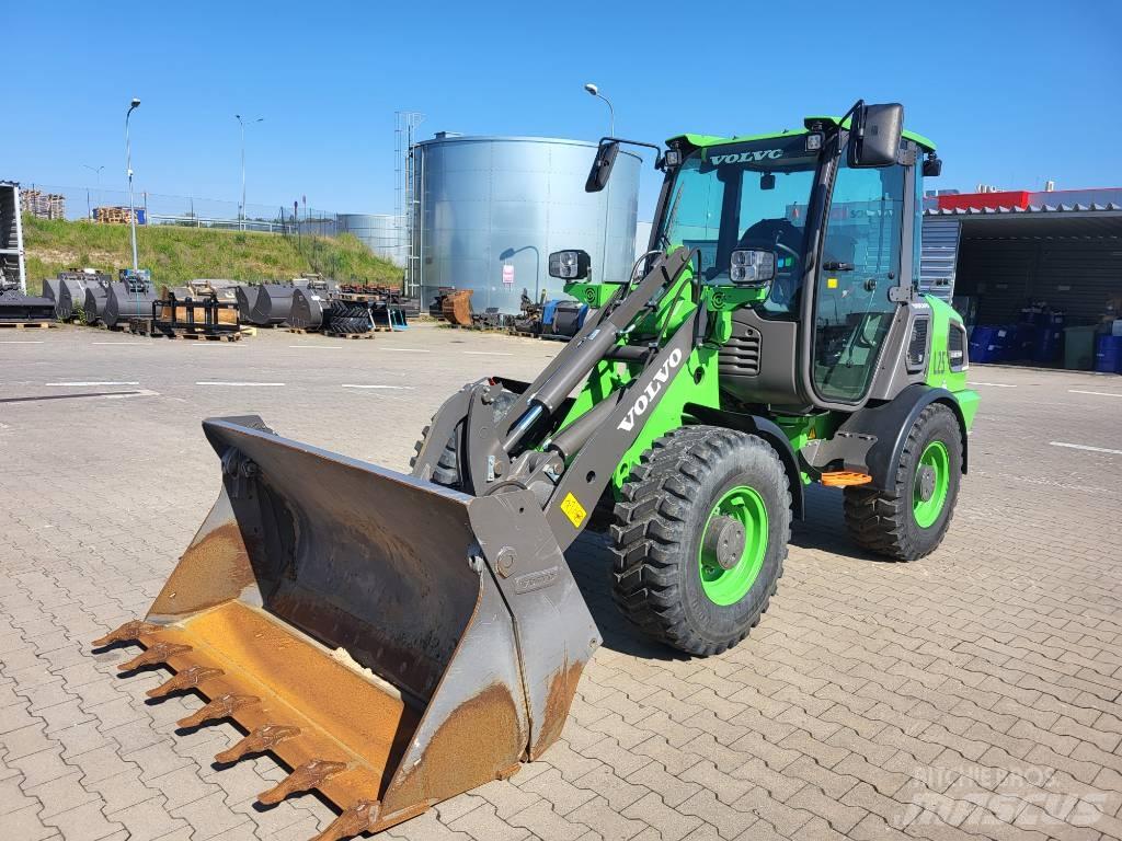Volvo JL25H ELECTRIC Gumikerekes homlokrakodók