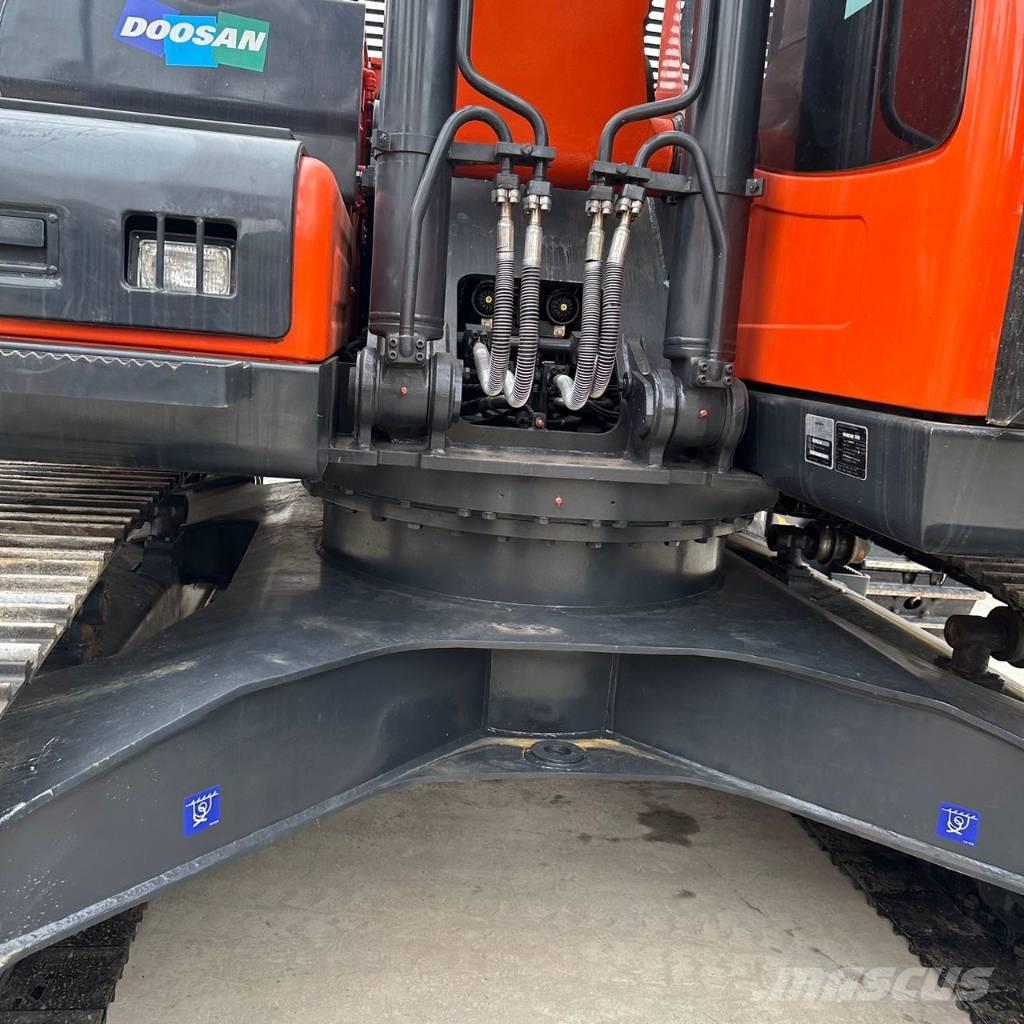Doosan DX225LC-9C Lánctalpas kotrók