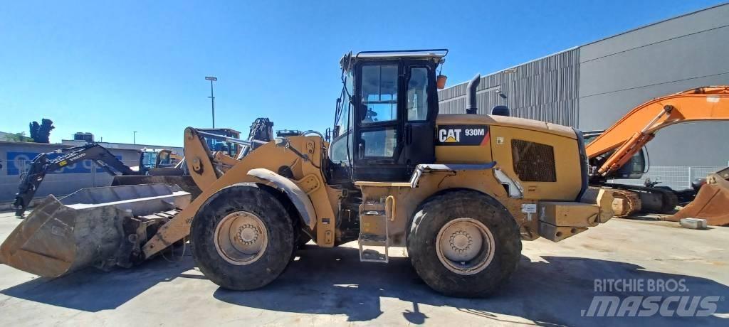 CAT 930 M Gumikerekes homlokrakodók