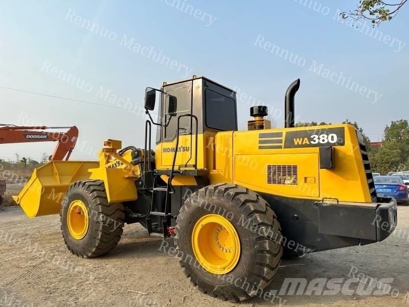 Komatsu WA380 Gumikerekes homlokrakodók