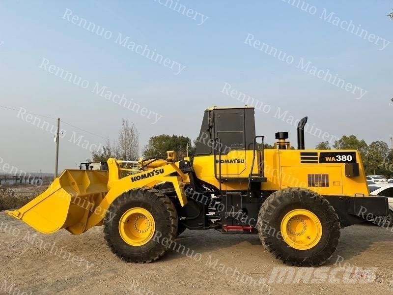 Komatsu WA380 Gumikerekes homlokrakodók