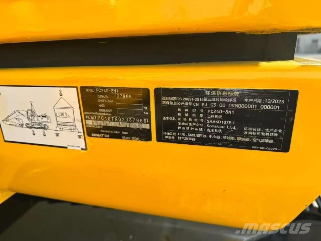 Komatsu 240-8N1 Lánctalpas kotrók