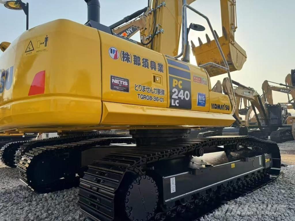 Komatsu 240-8N1 Lánctalpas kotrók