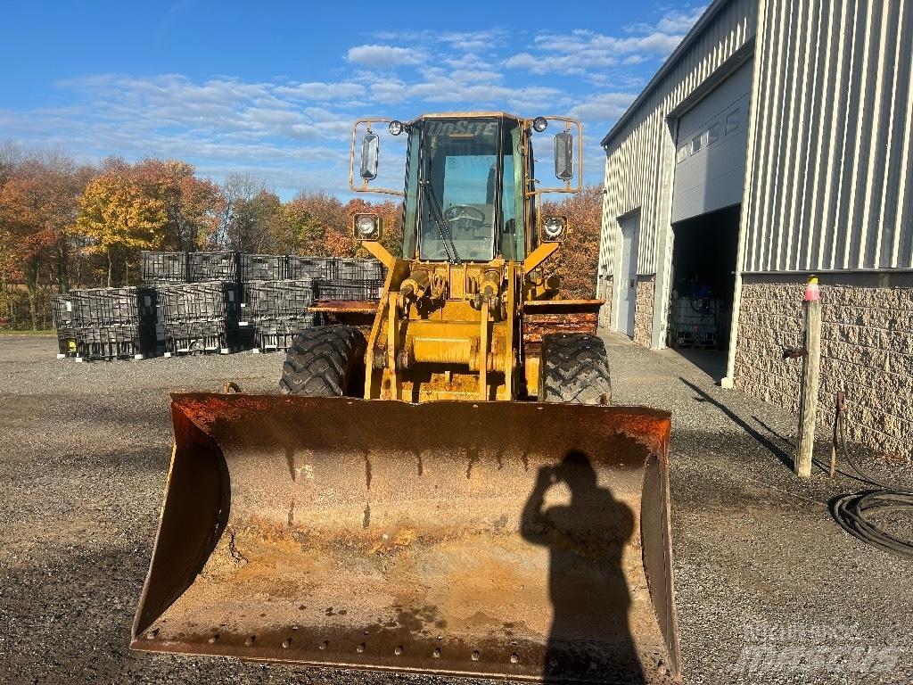 Fiat-Hitachi FR 100 Gumikerekes homlokrakodók