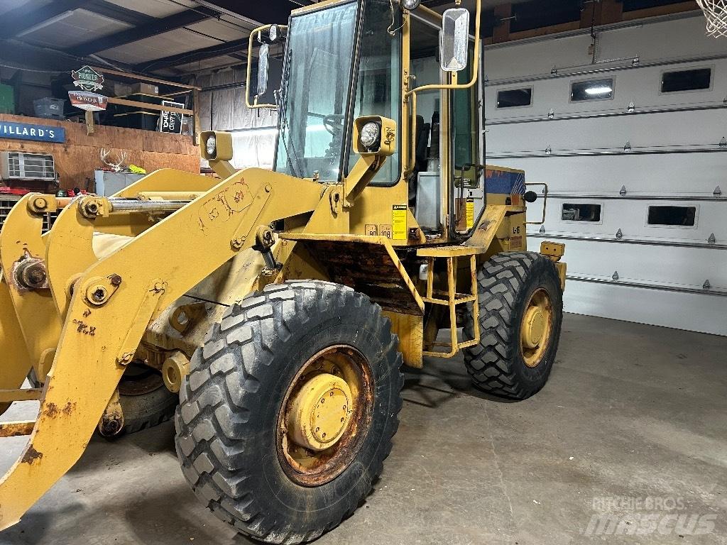 Fiat-Hitachi FR 100 Gumikerekes homlokrakodók