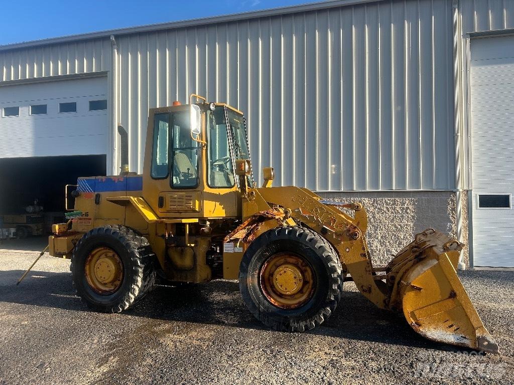 Fiat-Hitachi FR 100 Gumikerekes homlokrakodók