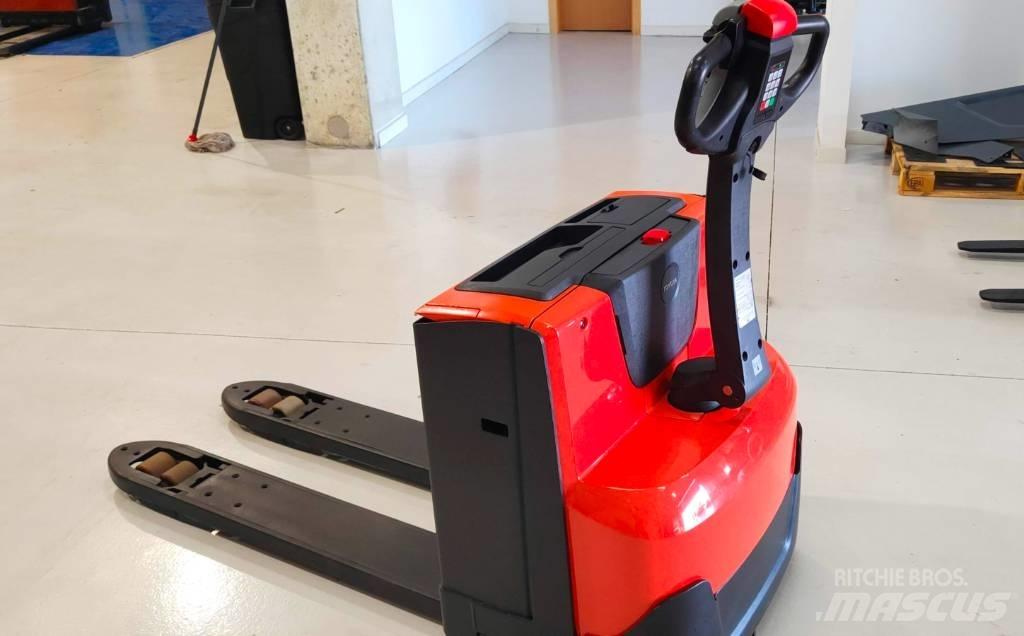 BT LWE 180 Alacsony emelőkocsi