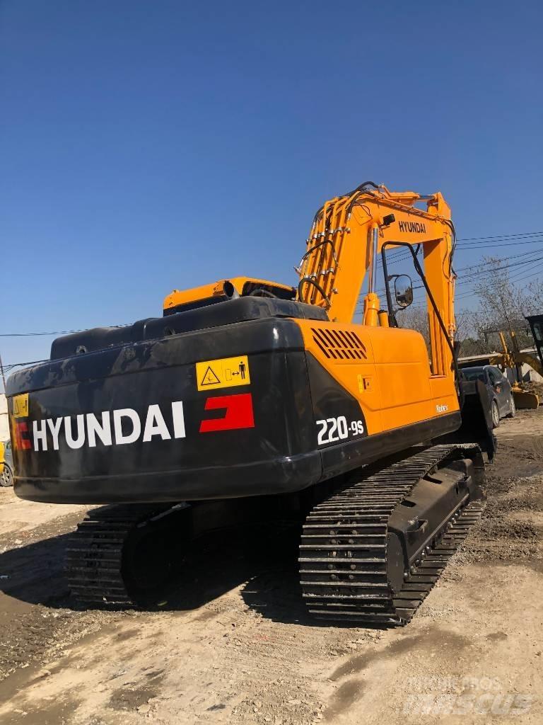Hyundai 220-9s Lánctalpas kotrók