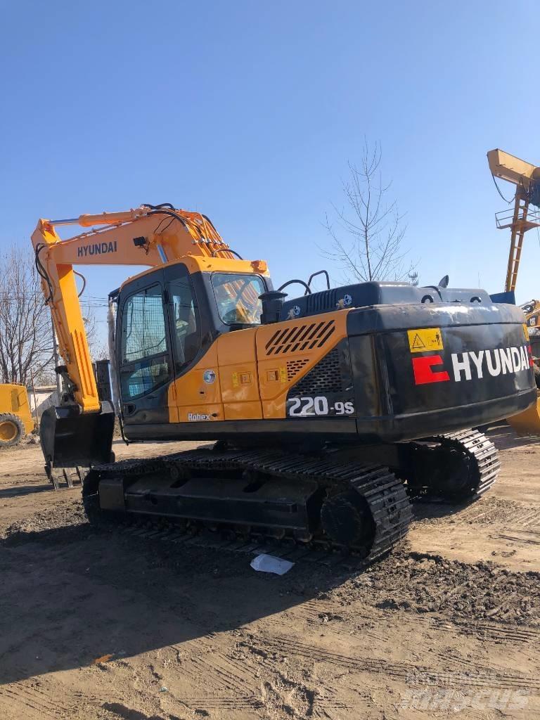 Hyundai 220-9s Lánctalpas kotrók