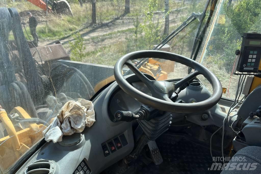 Volvo L 220 D Gumikerekes homlokrakodók