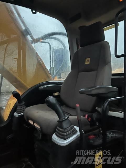 JCB JS 220 LC Lánctalpas kotrók