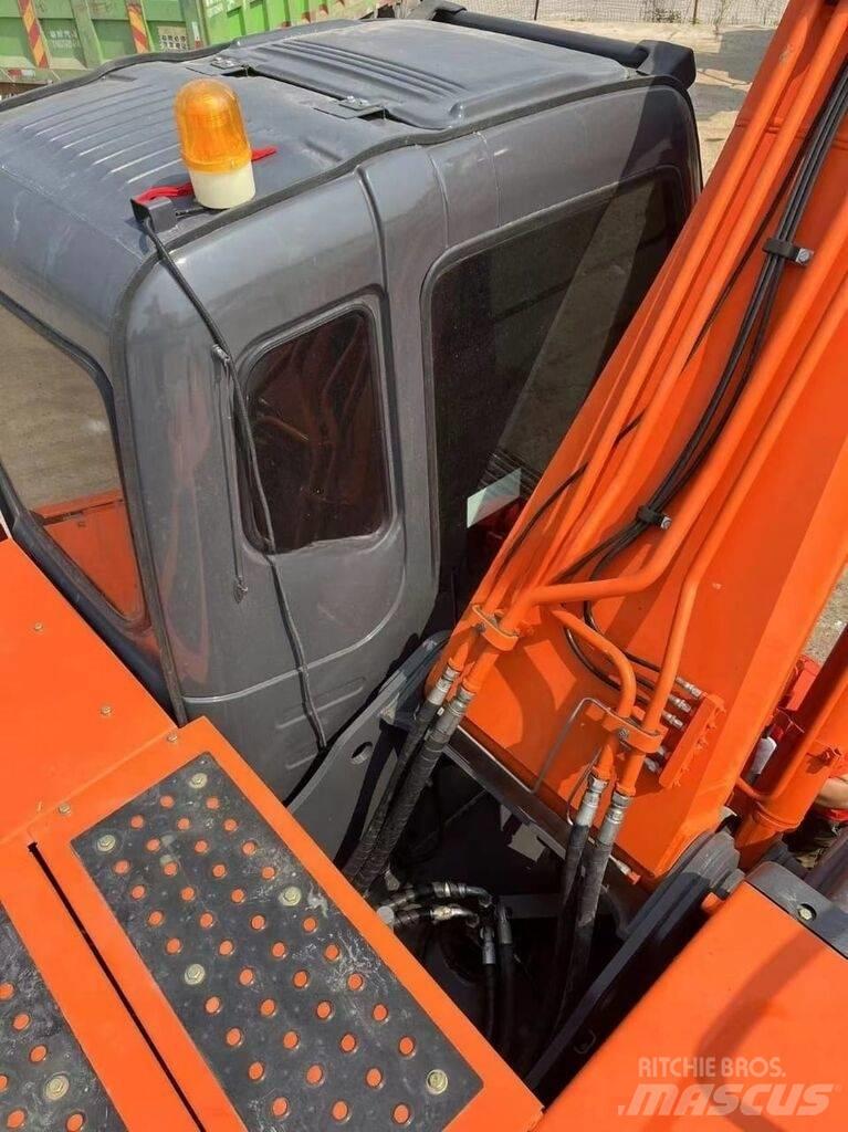 Hitachi ZX 200 Lánctalpas kotrók