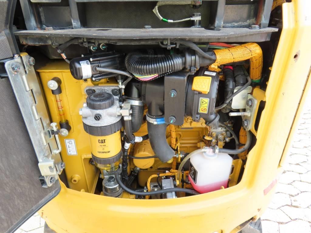 CAT 301.8 Mini kotrók < 7t