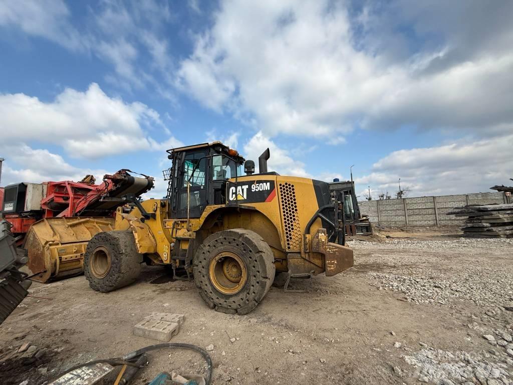 CAT 950 M Gumikerekes homlokrakodók