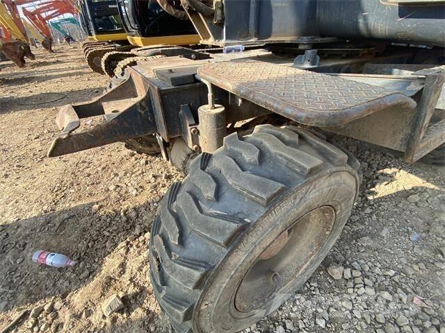 Doosan DX60W Gumikerekes kotrók