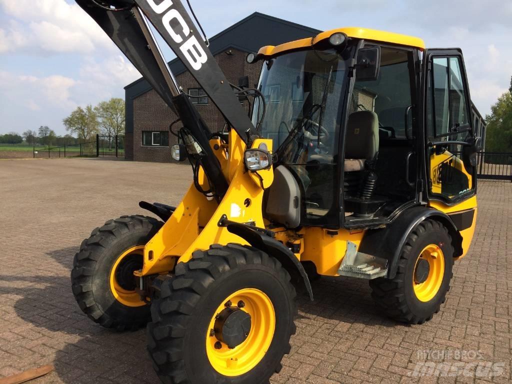 JCB 406 Gumikerekes homlokrakodók